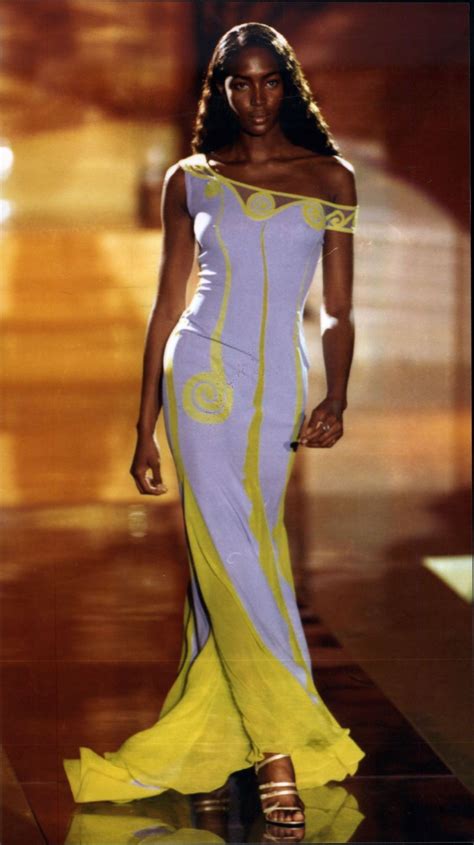 Versaces Most Iconic Runway Looks From The 90s Runway Fashion
