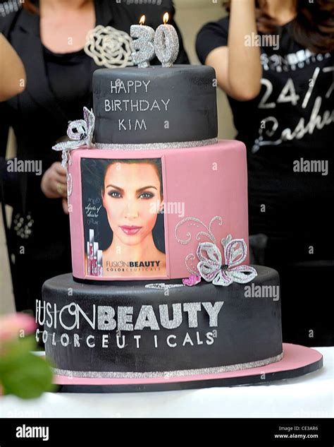 Kim Kardashian Torta De Cumplea Os Que Fue Presentado Durante Su