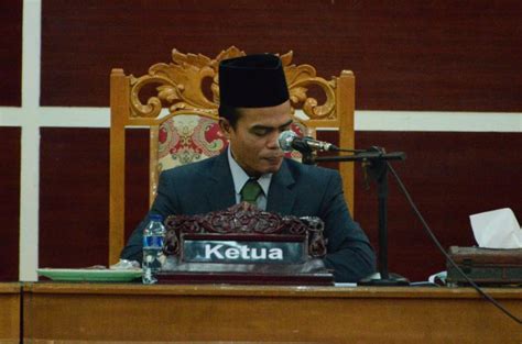 Beliau (ustaz teuku zulkarnain) sosok yang teguh pendirian dan istiqomah dalam berdakwah menurut slamet, belakangan ini ustaz teuku zulkarnain disibukkan dengan berdakwah setelah. Teuku: Polemik SDN 62 Sudah Selesai | KABAR RAFFLESIA