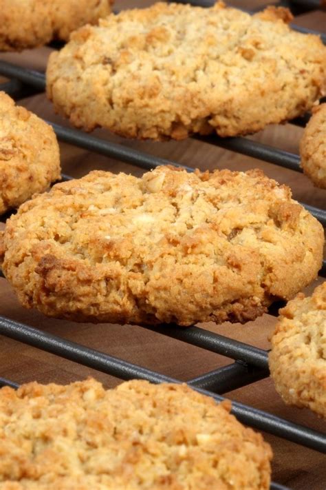 Each cookie = about 77 calories and less than 5 grams of sugar. Soft Oatmeal Cookies Dessert Recipe with brown sugar, and cinnamon. #oatmealcookies #baking # ...