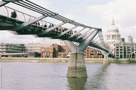 Millennium Bridge And St Pauls Cathedral In London Del Colaborador