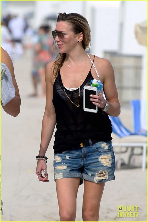 Arrows Katie Cassidy Jokes About Her Rough Day At The Office While On Vacation Photo 3539057
