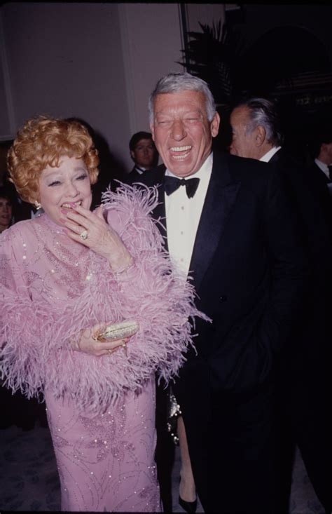 1980 Smiling Alongside Her Husband Gary Morton Wearing A Delightfully