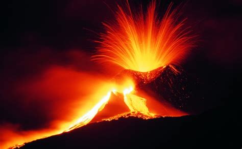Media in category etna 2001 eruptions. L'Etna - les paroxysmes de 2001 (Sicile) - Volcanspro