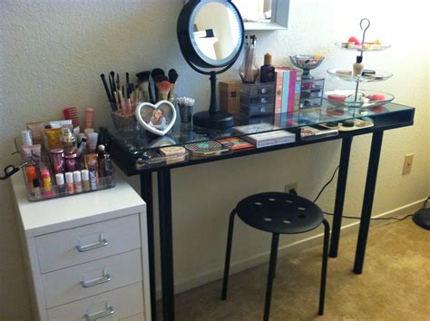 This diy makeup vanity will hardly cost you around $70 for the building materials. Makeup Storage: Ikea DIY Vanity | Boxy Foxy Beauty