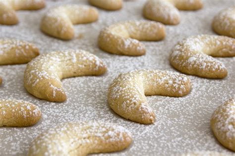 Almond Crescent Cookies Lil Cookie