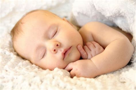Should Babies Sleep In Pitch Black Best Baby Lullabies