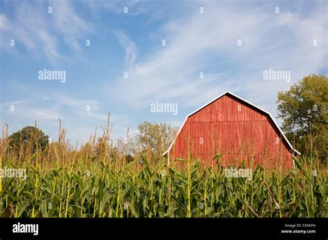 Classic Red Barn Hi Res Stock Photography And Images Alamy