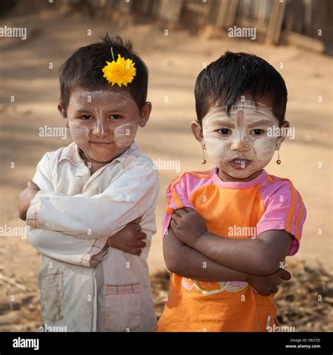 Two Young Children Minnanthu Bagan Myanmar Burma Stock Photo Alamy