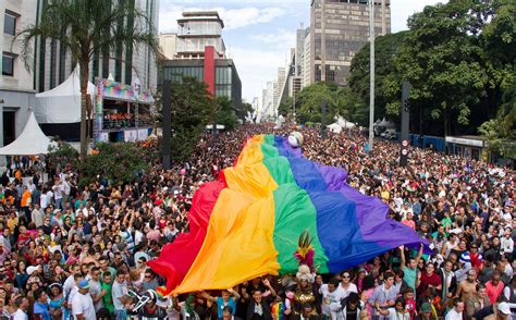Brésil Lhomosexualité Est Désormais Reconnue Par La Justice Comme