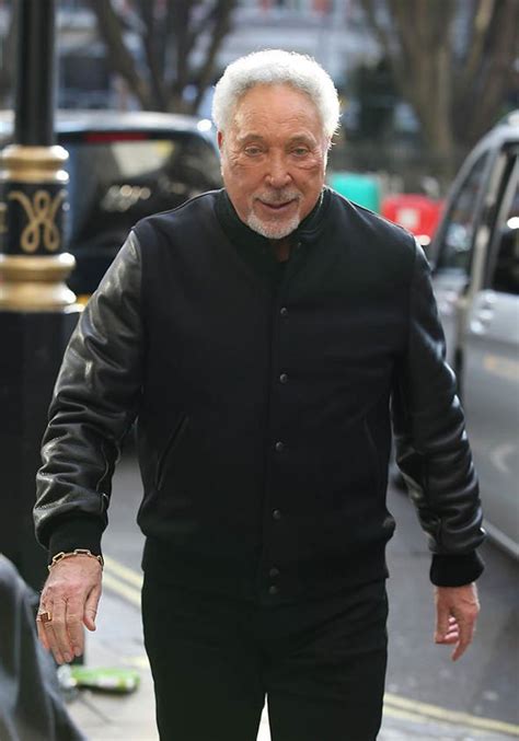 Tom jones mohair sam (a minute of your time 2019). Tom Jones HOMESICK: How Tom Jones was UNCOMFORTABLE in LA after death of wife | Celebrity News ...