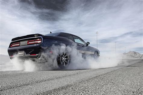 Theres 707 Hp Spinning Dodge Challenger Wheels On The Srt Hellcat
