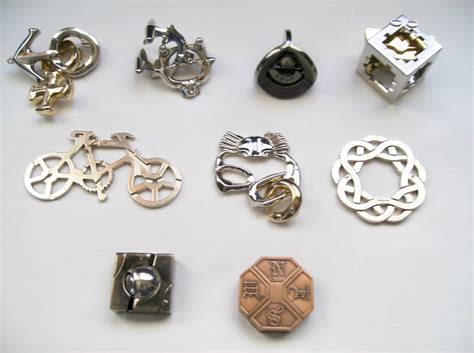 Cake was released for 2017 and, at 1.6 in diameter and 0.75 thick, i think it fits right in amidst the current fidget toy and spinner fad. Gabriel Fernandes' Puzzle Collection: Cast Puzzles by Hanayama