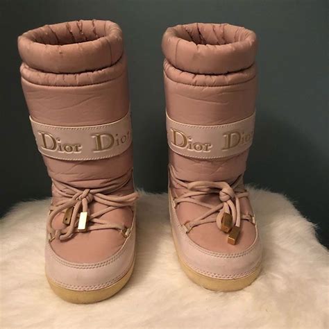 This winter style might be coming back in a big way. Dior kids moon boots | Dior kids, Moon boots, Little girl ...