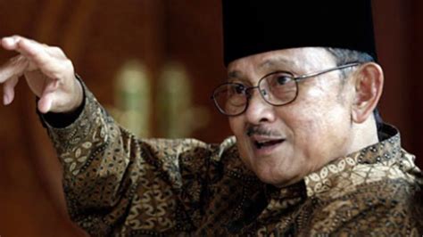 The Story Of Bj Habibie Youtube