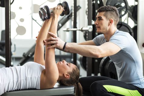 Fitness Instructor Exercising With His Client At The Gym Exclusieve
