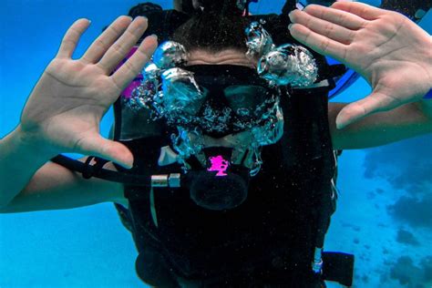 How To Clear Your Mask Underwater Aquaviews Mask Scuba Diving Mask