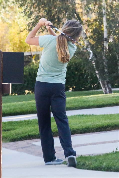 What Shirt Goes Good With Black Sweatpants - Black Sweatpants Outfit Summer