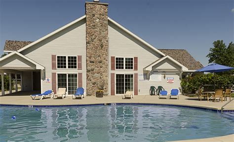 Charming apartment in the heart of oshkosh ✨. Country Park - Midwest Rents