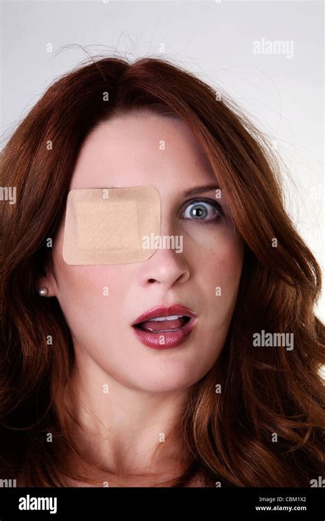 Femme Avec Un Gros Pl Tre Sur Son Visage Photo Stock Alamy