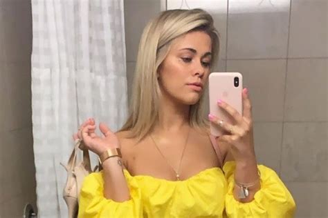May 26, 2020 · paige vanzant is a ufc star, but that doesn't mean she's got the strength to drown her mma fighter husband in their bathtub — at his request. UFC's Paige VanZant Lays Head Between Husband's Legs While ...