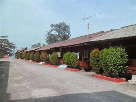 Chalet pak sheikh terletak di pantai pengkalan balak, melaka. CORETAN HIDUPKU: PENGKALAN BALAK, MELAKA