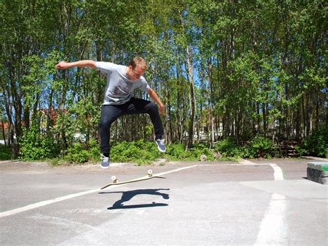 Gambar Orang Naik Skateboard Skate Melompat Pria Olahraga