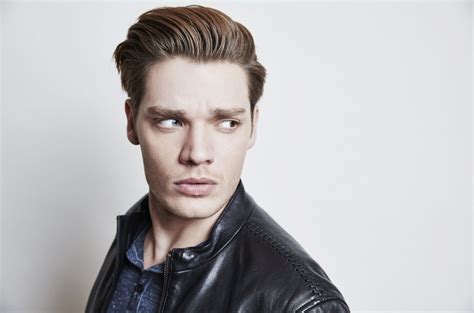 Home statistics filmstars dominic sherwood height, weight, age, body statistics. Dominic Sherwood - Biography, Height & Life Story | Super ...