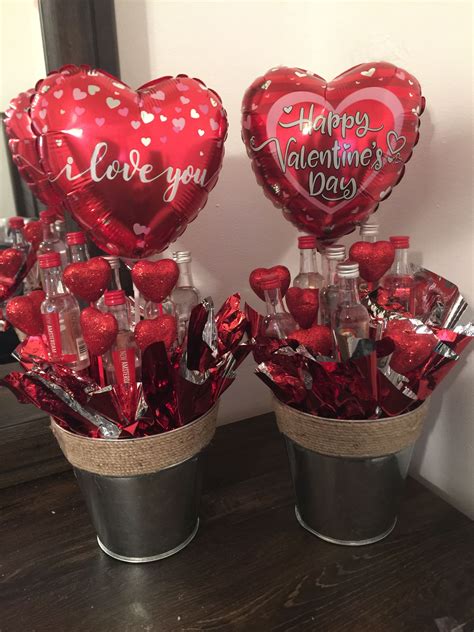 Pin By Meche Carbajal On San Valentin Valentine S Day Gift Baskets
