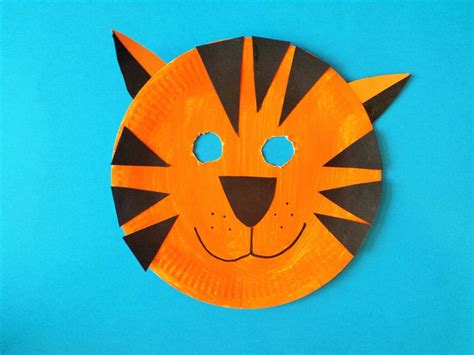 How To Make A Tiger Mask Paper Plate Masks Animal Masks For Kids