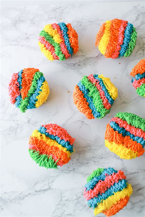 And the mexican cinnamon ice cream is so easy to make, you don't even need an ice cream machine. Bree Pair - Cinco De Mayo Fiesta Dessert Cupcakes - Bree Pair