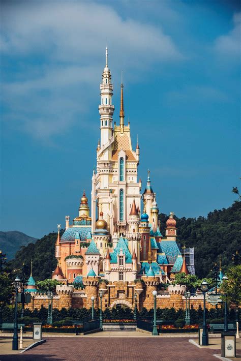香港迪士尼公園) (also known as hk disneyland or hkdl) is a theme park located on reclaimed land in penny's bay, lantau island. Castle of Magical Dreams Hong Kong Disneyland-22 - DAPS MAGIC