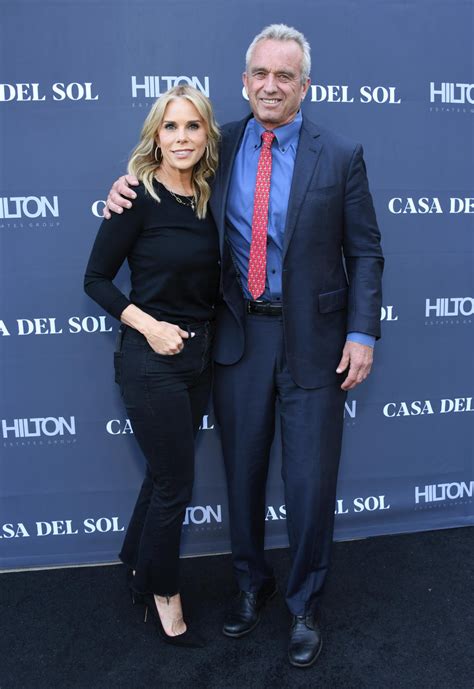 Cheryl Hines Says Larry David Thought It Was A Terrible Idea When She Coupled Up With Robert