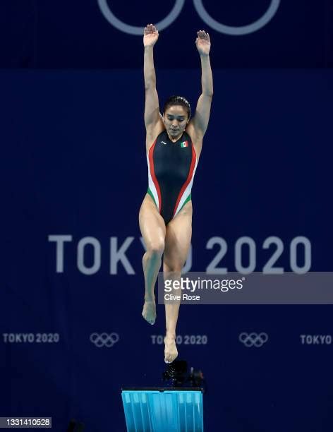 Female Olympic Diver Photos And Premium High Res Pictures Getty Images