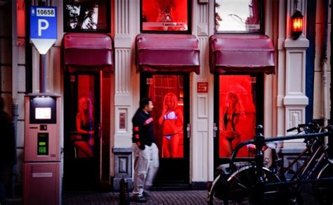 Prostitutas De Ámsterdam Se Niegan A Dejar El Conocido Barrio Rojo