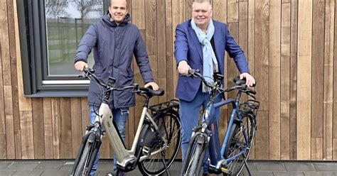 In ouwehands dierenpark in rhenen is iedereen dan ook super blij. Broers Boekhoorn in prefab huizen | Stan Huygens Journaal ...