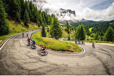 This day is dedicated to the legendary giau pass. Bike tour dal Lago di Alleghe al Passo Giau