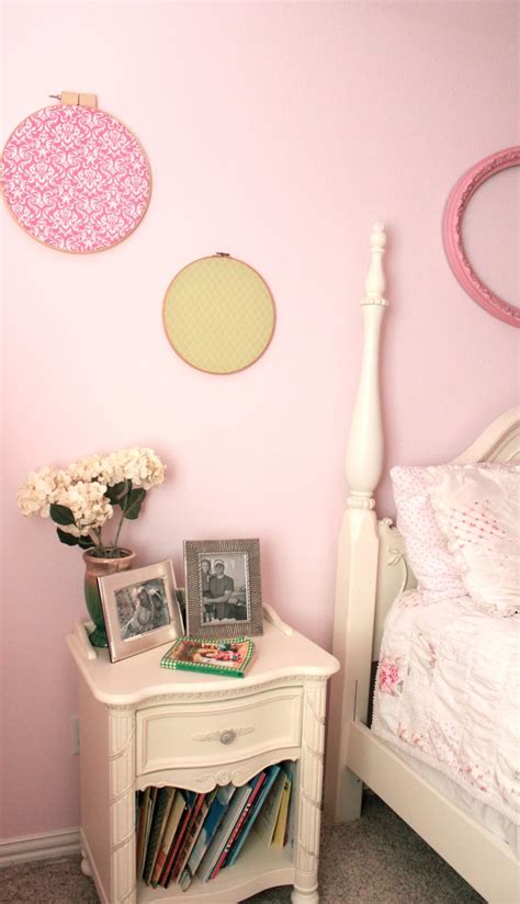 What exactly is shabby chic? Crafty Texas Girls: Pretty in Pink: Shabby Chic Bedroom