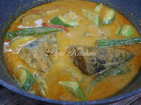 Bagi yang tak ada idea tu, jom kita cuba resepi nasi air kelantan ni. Gulai Ikan Nasi Berlauk Kelantan - Azie Kitchen