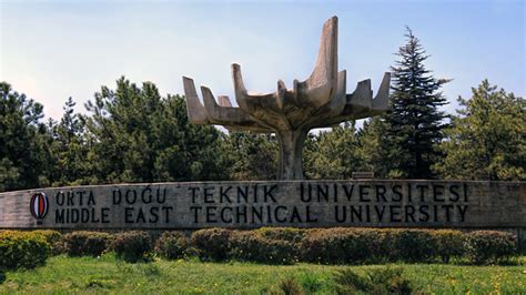 Yedi kardeşin en küçüklerinden olan aziz'e, tsk'da generalliğe kadar yükselmiş abisi kenan okuma ve yazma öğretmiştir. ODTÜ - Orta Doğu Teknik Üniversitesi Taban Puanları ve ...