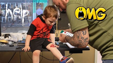His First Knee Scrape 3yr Old Takes Pain Better Then Grown Man Youtube