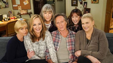 The Mom Cast Reflects On Their Favorite Moments Ahead Of Series Finale