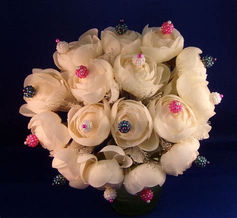 See more ideas about centerpieces, lighted centerpieces, glow in the dark. Bouquet-Fiber Optic White Rose | Handmade wedding bouquet ...