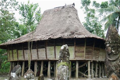 Mengenal ragam 10 ukiran toraja dan makna filosofinya via kompasiana.com. 8+ Rumah Adat Sumatera Utara / Batak (TOBA, KARO, SIMALUNGUN)