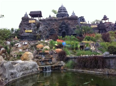 Songgoriti juga punya tempat wisata dalam bentuk resor berkonsep tradisional jepang, yakni the onsen hot spring resort batu. Story of Wali Allah in Indonesia: Wisata Religi, Wisata ...