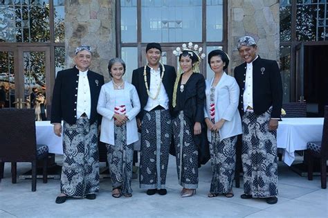 Salah satu yang berpengaruh terhadap hasil desain adalah pemilihan background tema biru pernikahan. Javanese Wedding at Amanusa Bali - tema biru putih kebaya ...