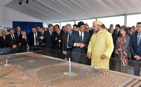 على الجانب الآخر من النقاش، وفي داخل قاعة اجتماعات مكيفة بعيدة عن أشعة الشمس بمدينة الرباط عاصمة المغرب التقيت مع المأمون البدراوي الإدريسي (33 عاماً) مهندس بقسم تنفيذ المشاريع في مشروع نور للطاقة الشمسية. » محطة نور للطاقة الشمسية ورزازات: عملية توظيف لفائدة ...