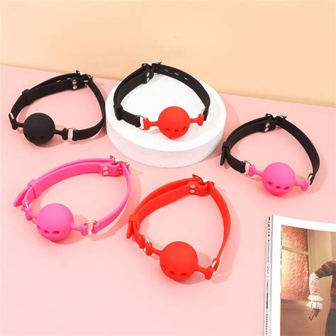 China Hot Erotic Restraints Sex Toys For Woman Silicone Ball Gag For