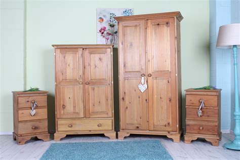Solid Pine Bedroom Furniture Set Waxed Finish Light Rustic Look Can