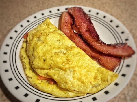 These breakfast, lunch, and dinner recipes deserve to be on the weekly roster. Smoked Salmon & Cream cheese Omelette (Keto Breakfasts are the best!) : ketorecipes